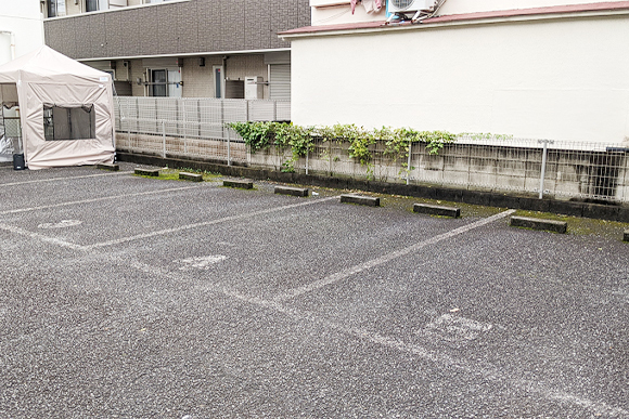 医療法人社団サマリヤ会エマオ耳鼻科医院　駐車場